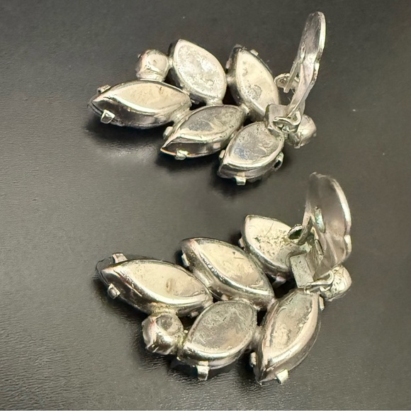 Vintage Unsigned Juliana Style Silver Rhinestones Climber Clip On Earrings 12g. - Picture 10 of 14